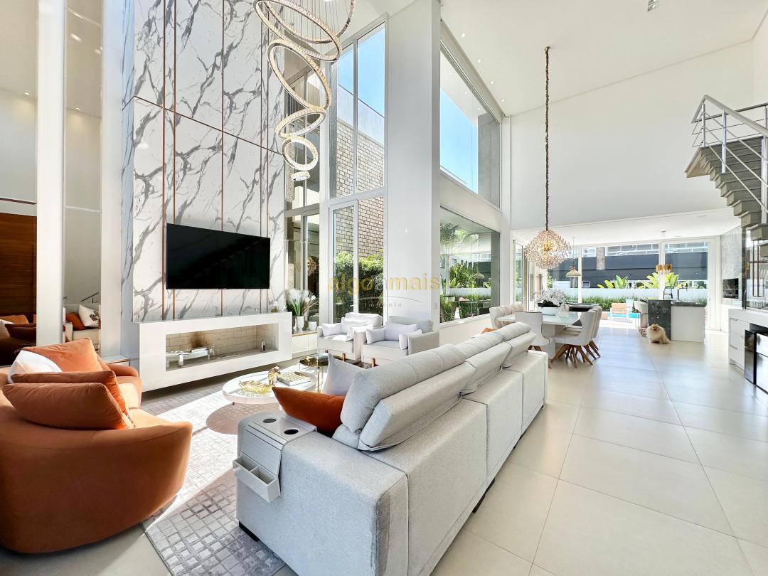 Casa de Condomínio à venda com 5 quartos, 301m² - Foto 2