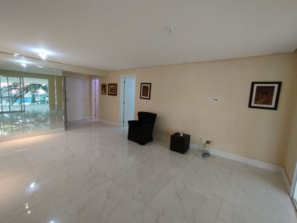 Apartamento à venda com 3 quartos, 155m² - Foto 2