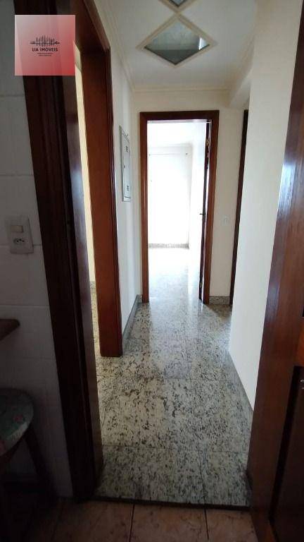 Apartamento para alugar com 3 quartos, 98m² - Foto 8