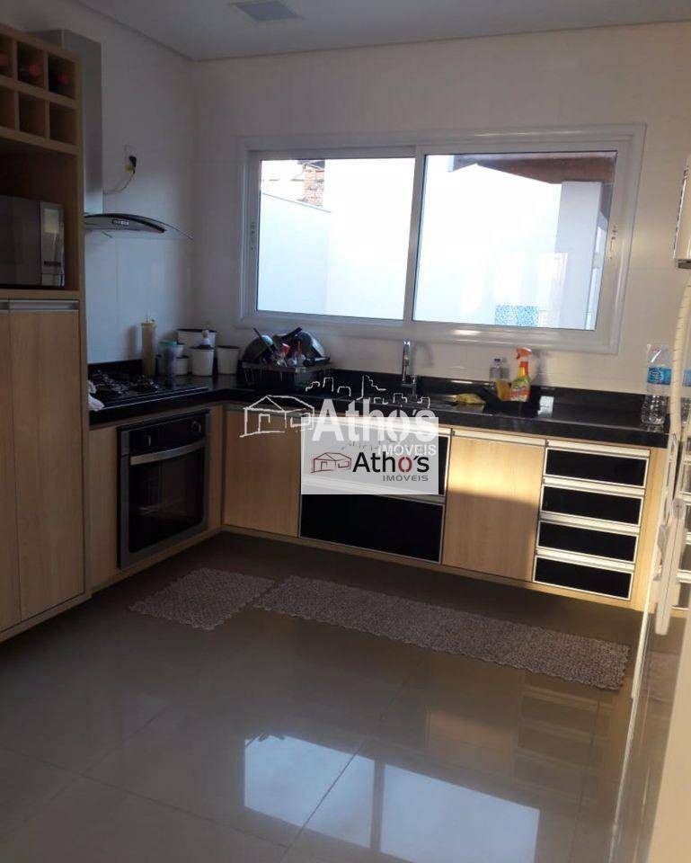 Sobrado à venda com 3 quartos, 190m² - Foto 1