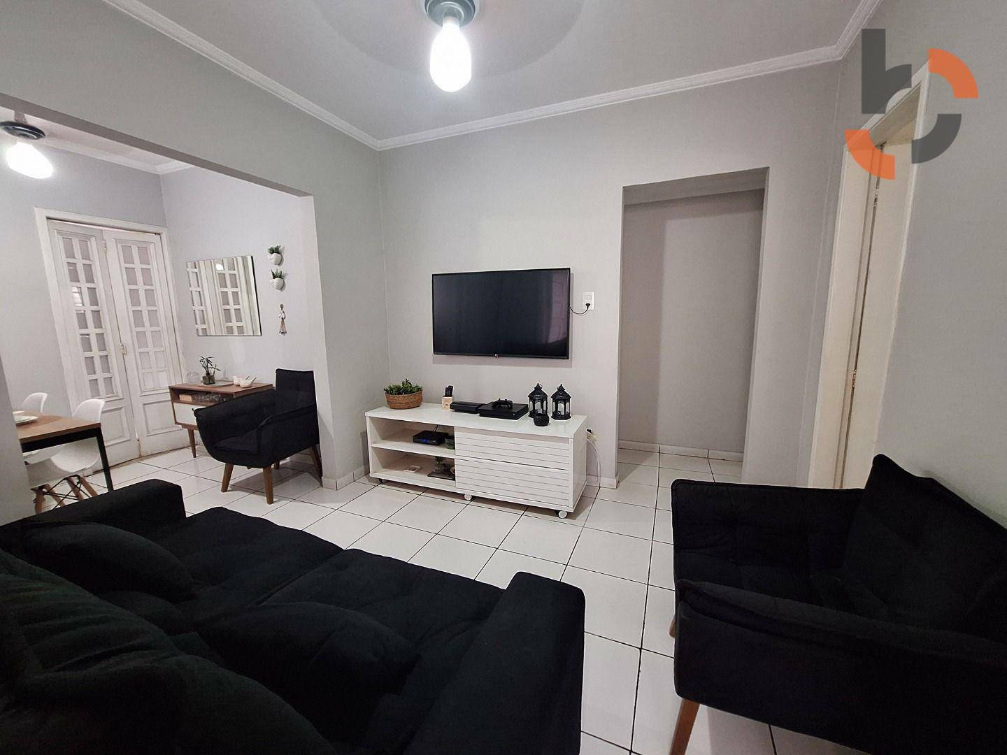 Casa à venda com 3 quartos, 197m² - Foto 1