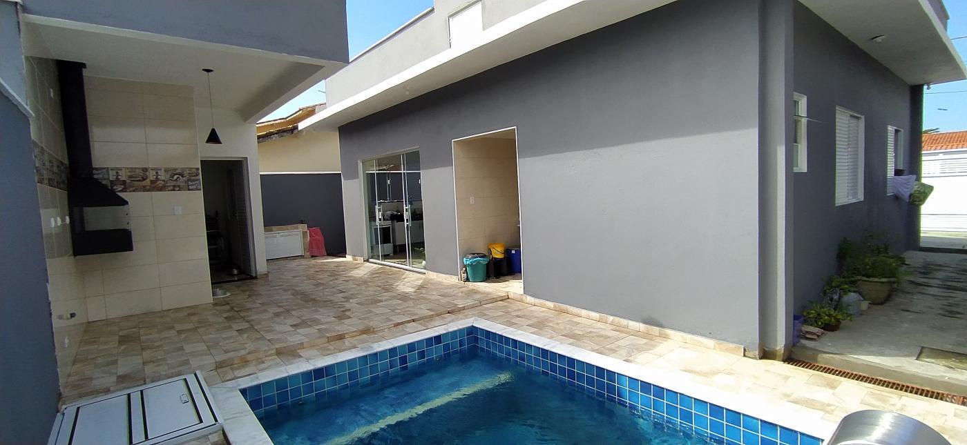 Casa à venda com 3 quartos, 250m² - Foto 1