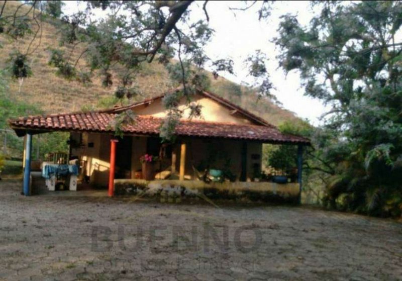 Fazenda à venda com 3 quartos, 470m² - Foto 1