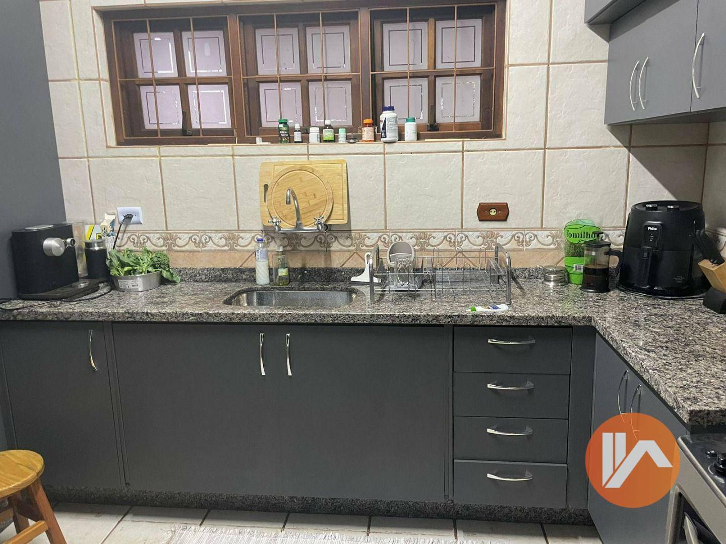 Casa à venda e aluguel com 3 quartos, 200m² - Foto 9