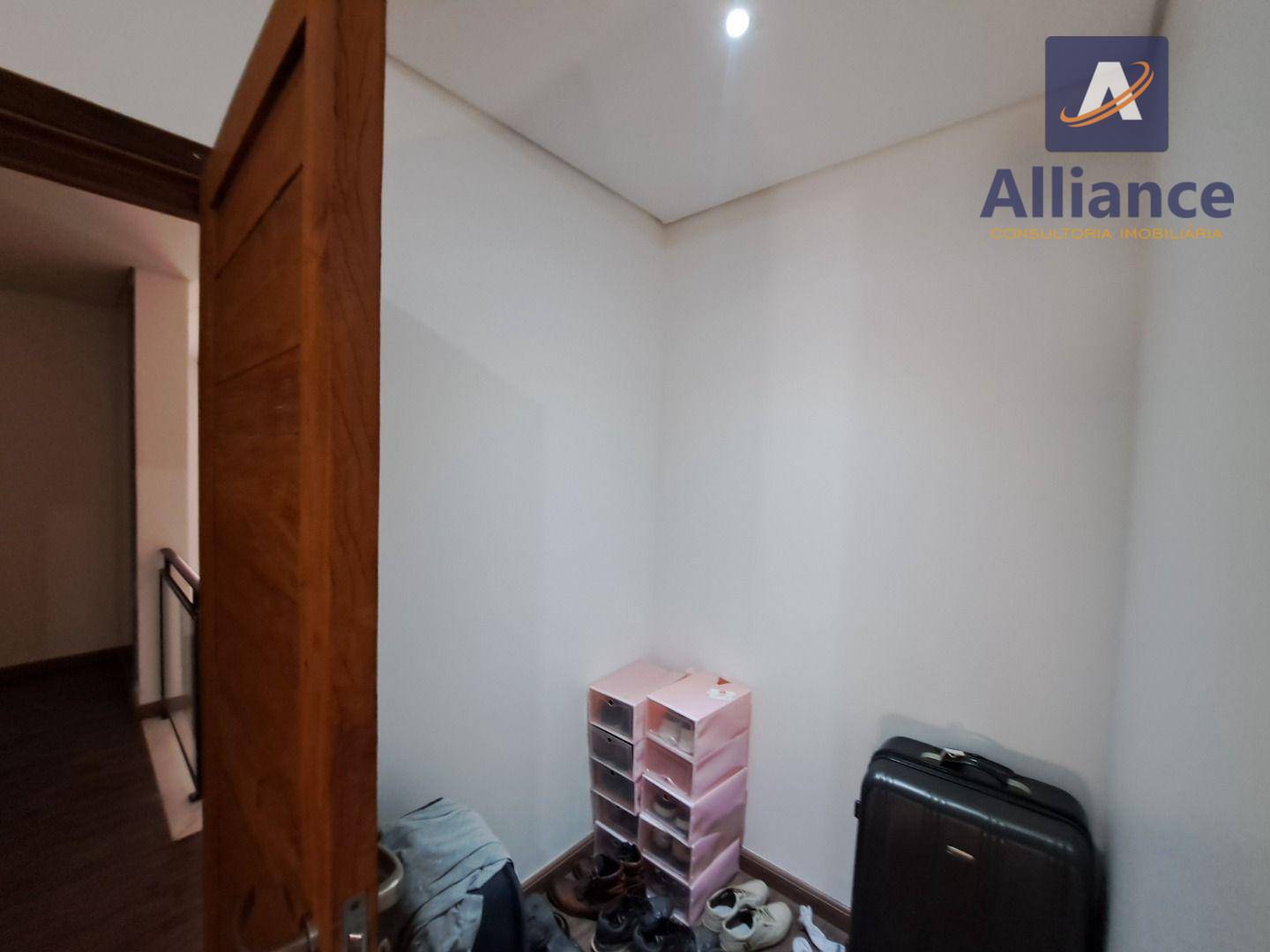 Casa de Condomínio para alugar com 4 quartos, 320m² - Foto 19