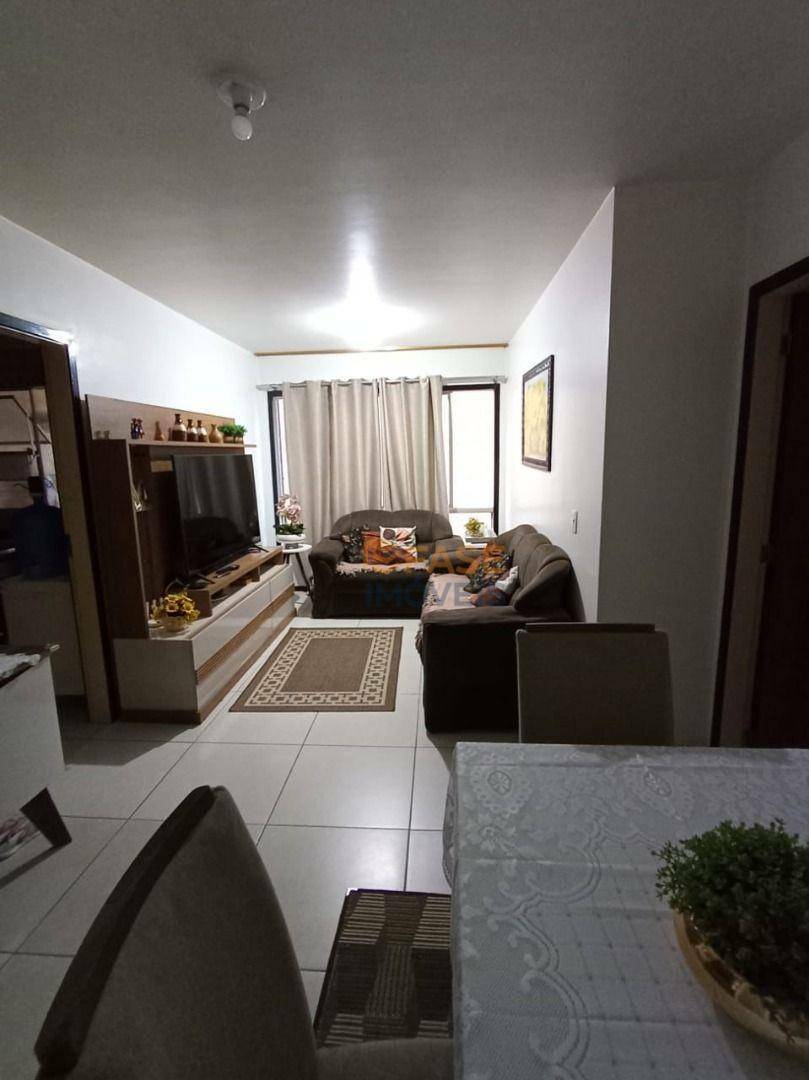 Apartamento à venda com 3 quartos, 81m² - Foto 2