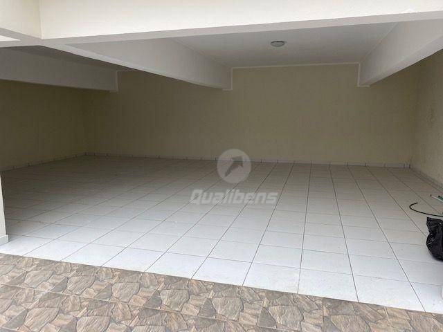 Casa para alugar com 3 quartos, 200m² - Foto 13