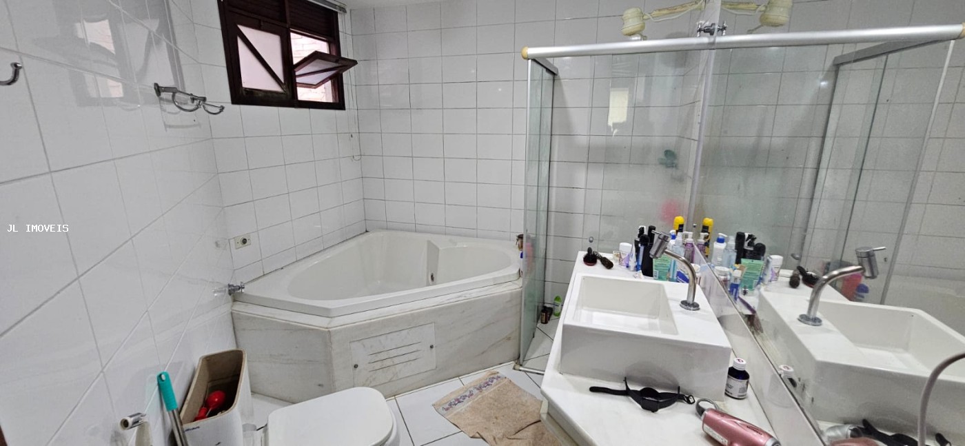Casa para alugar com 4 quartos, 373m² - Foto 15
