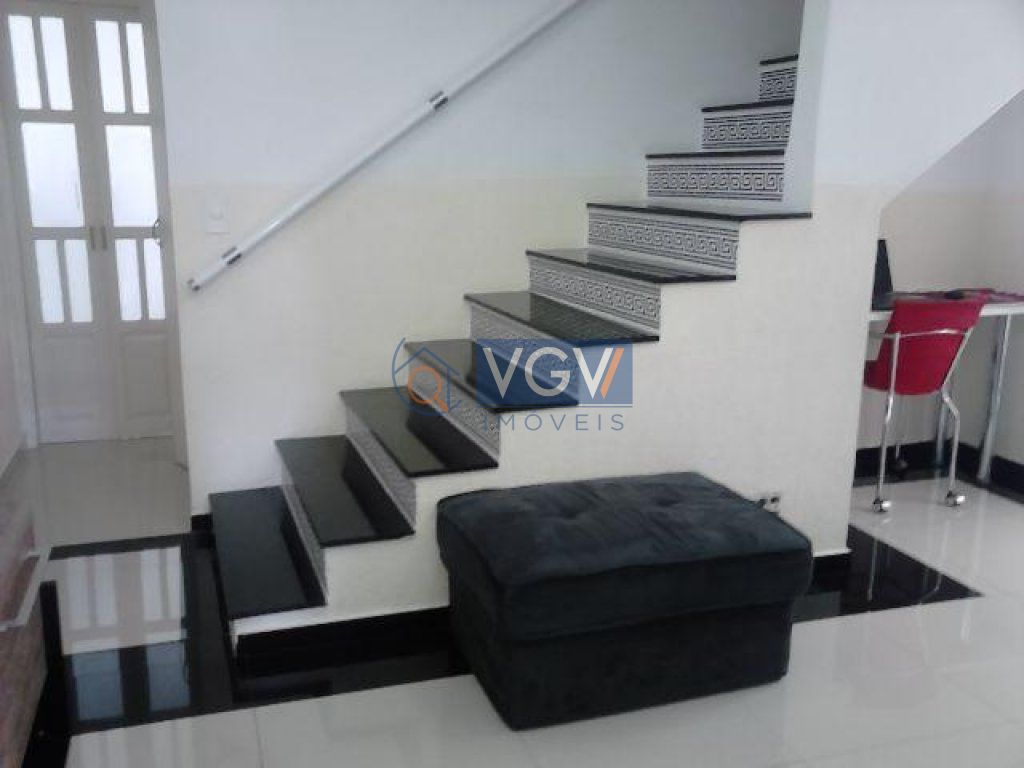 Casa à venda com 3 quartos, 140m² - Foto 2