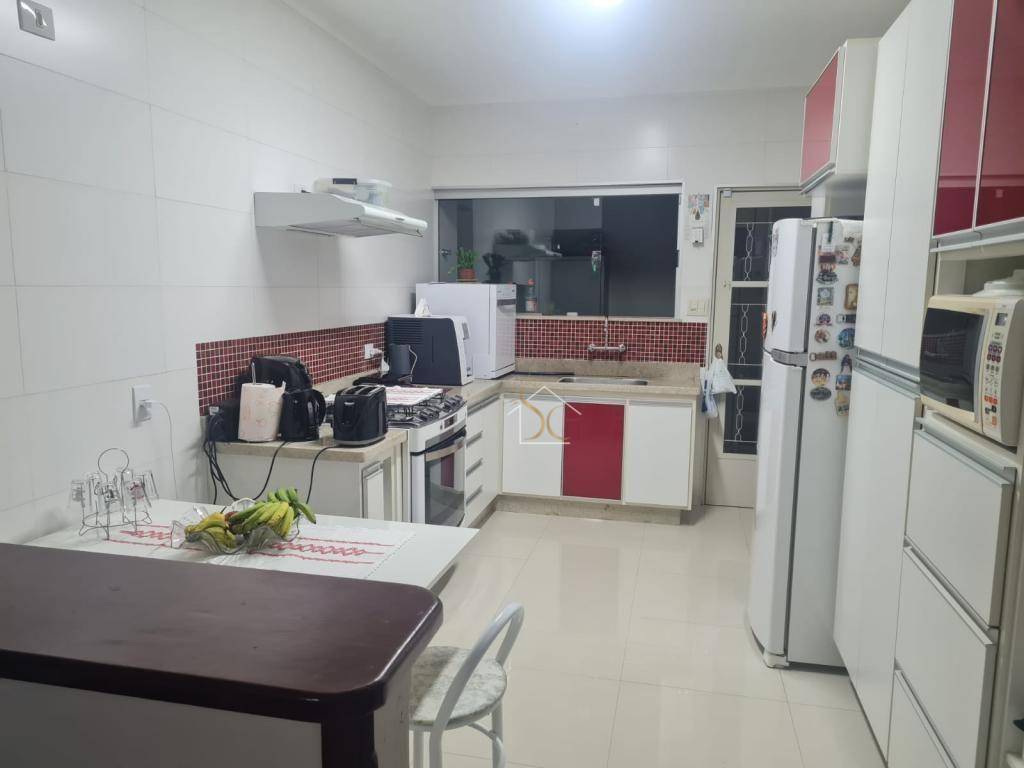 Casa à venda com 3 quartos, 174m² - Foto 4