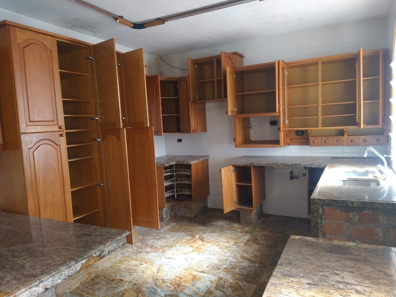 Casa para alugar com 8 quartos, 650m² - Foto 5