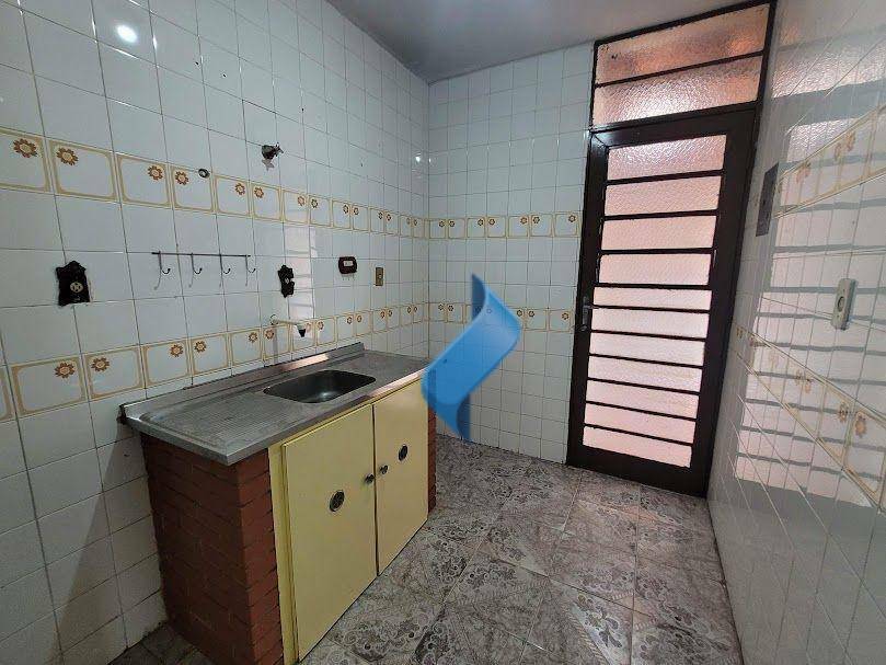 Casa para alugar com 3 quartos, 197m² - Foto 28