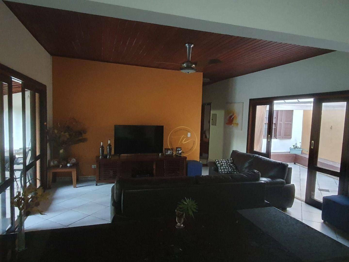 Casa à venda com 5 quartos, 230m² - Foto 10