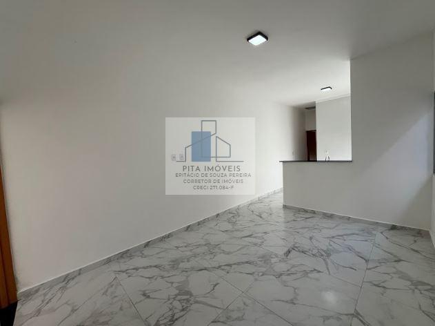 Casa à venda com 2 quartos, 64m² - Foto 4