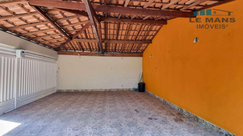 Casa à venda com 3 quartos, 220m² - Foto 4