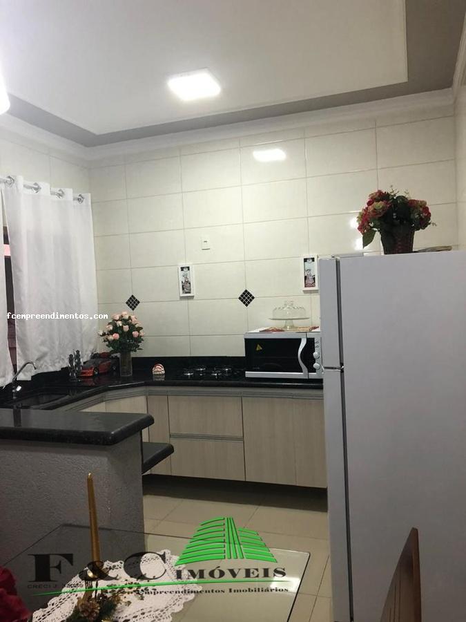 Sobrado à venda com 3 quartos, 143m² - Foto 1