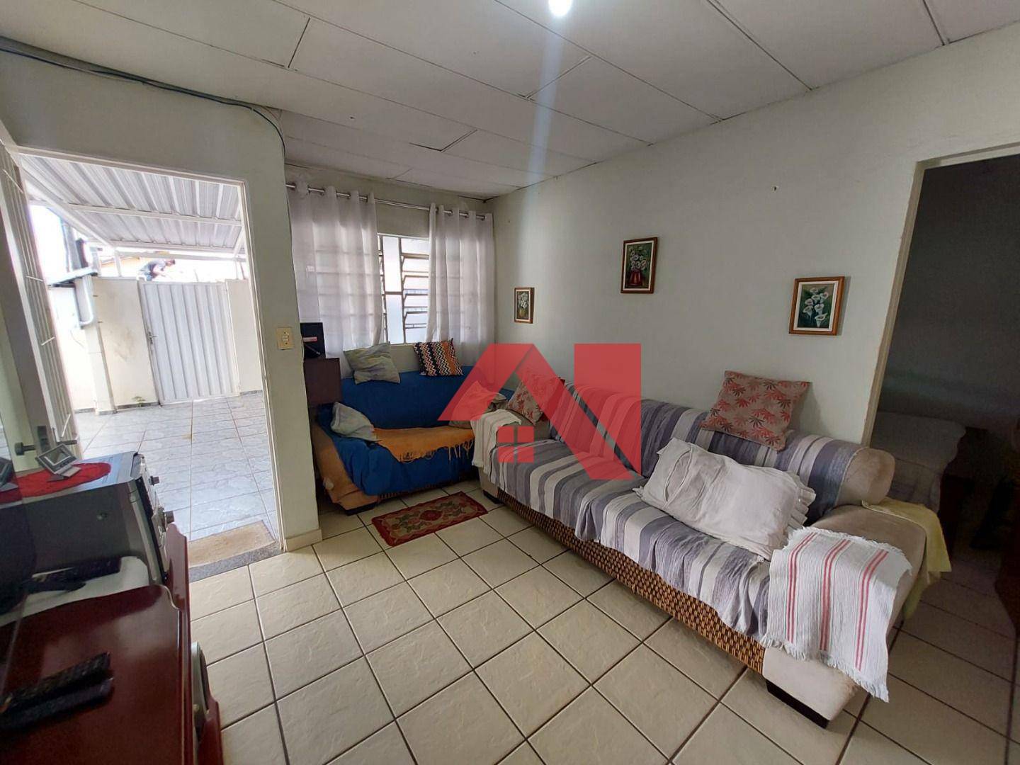 Casa à venda com 3 quartos, 120m² - Foto 1