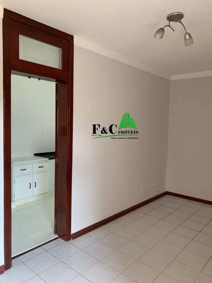 Apartamento à venda com 2 quartos, 72m² - Foto 4