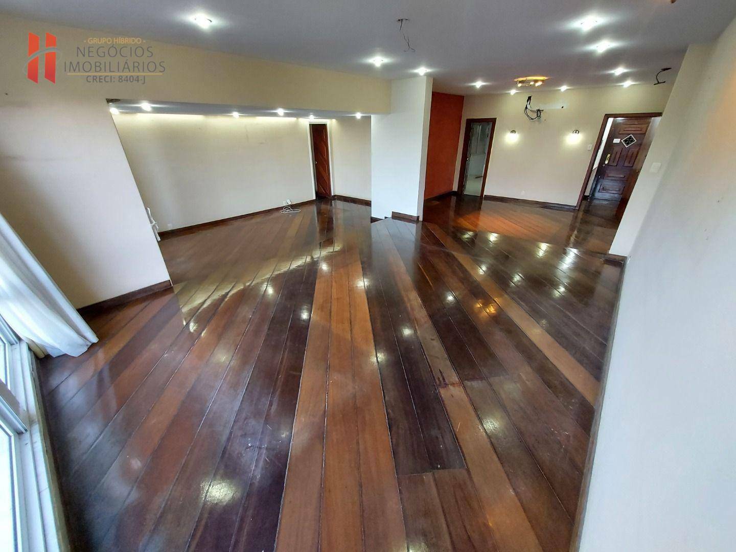 Apartamento à venda com 3 quartos, 210m² - Foto 6