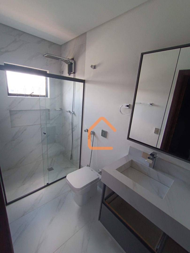 Casa para alugar com 4 quartos, 378m² - Foto 25