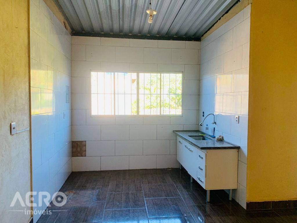 Casa à venda com 2 quartos, 80m² - Foto 3