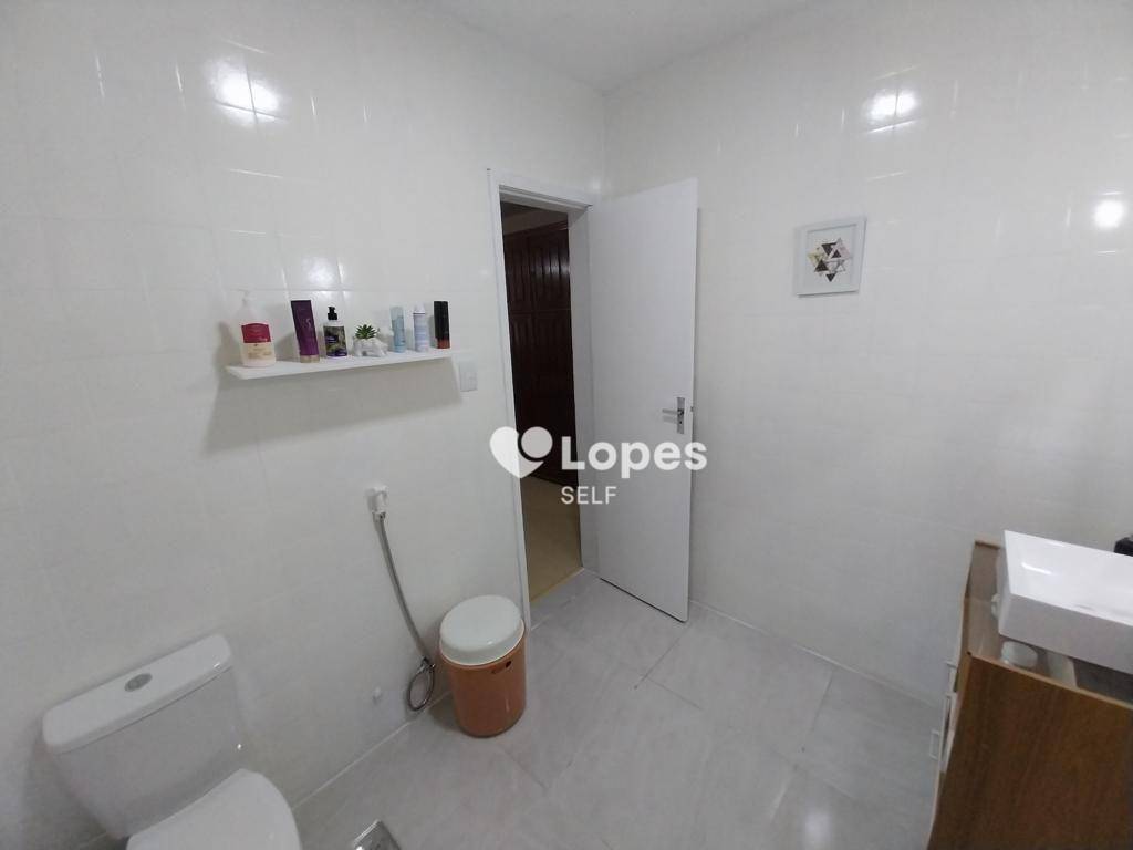 Casa à venda com 6 quartos, 203m² - Foto 20