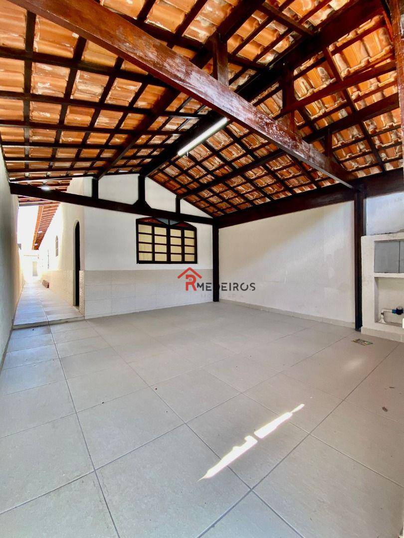 Casa à venda com 3 quartos, 103m² - Foto 1