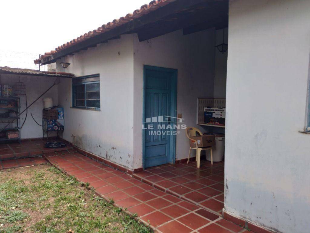 Casa à venda com 3 quartos, 339m² - Foto 32