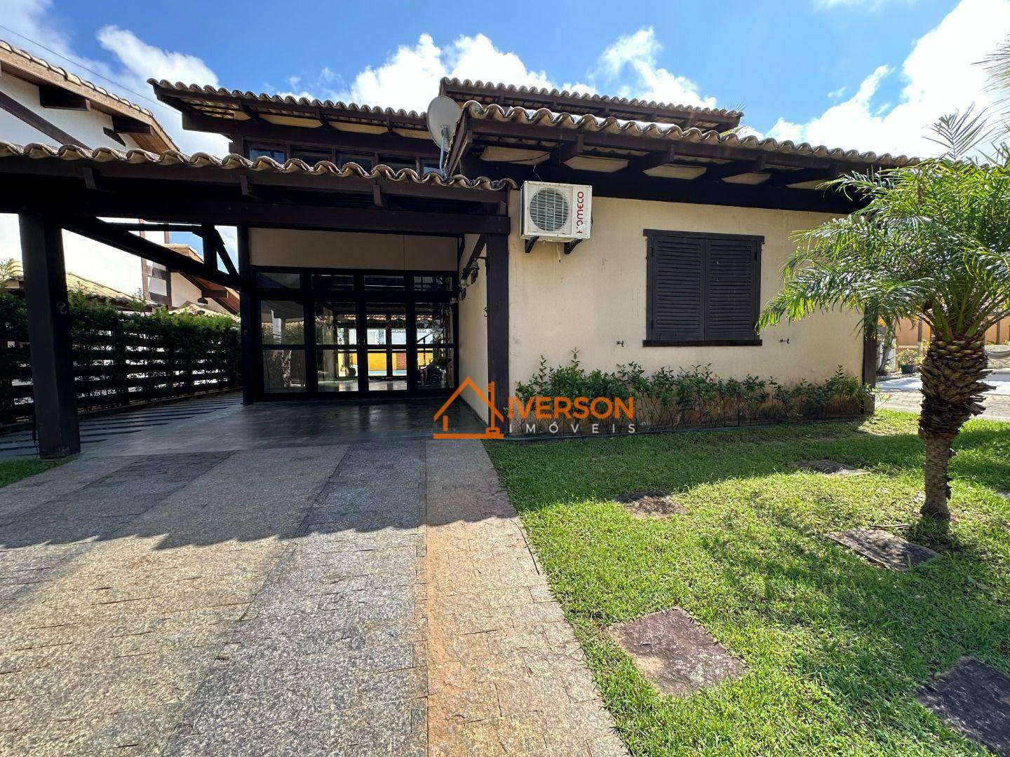 Casa de Condomínio à venda com 4 quartos, 175m² - Foto 1