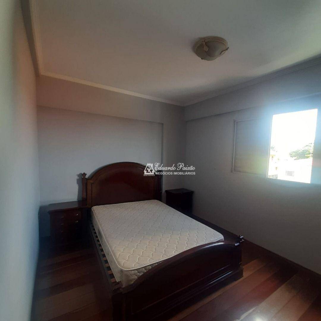 Apartamento para alugar com 3 quartos, 200m² - Foto 14