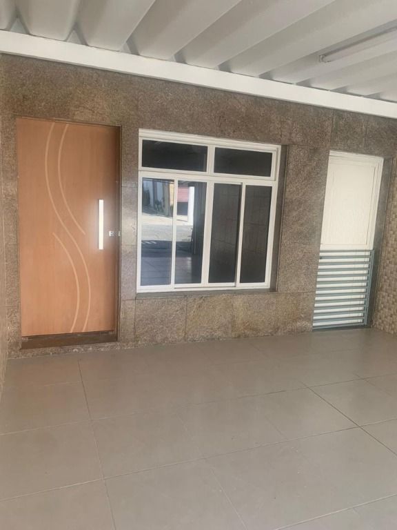 Casa à venda com 3 quartos, 200m² - Foto 2