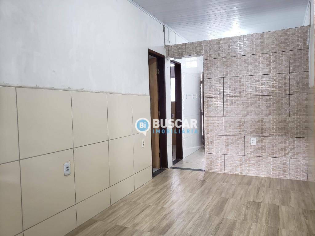 Casa à venda com 2 quartos, 70m² - Foto 4