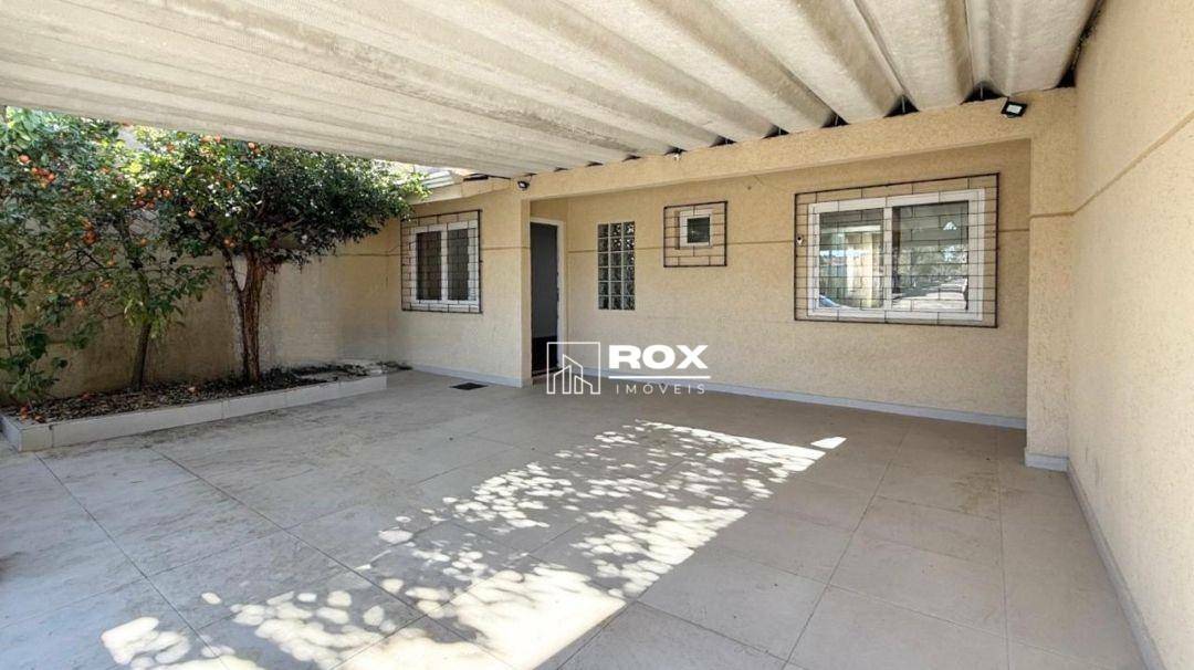 Casa à venda com 3 quartos, 70m² - Foto 1
