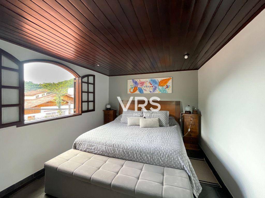 Casa à venda com 4 quartos, 255m² - Foto 14