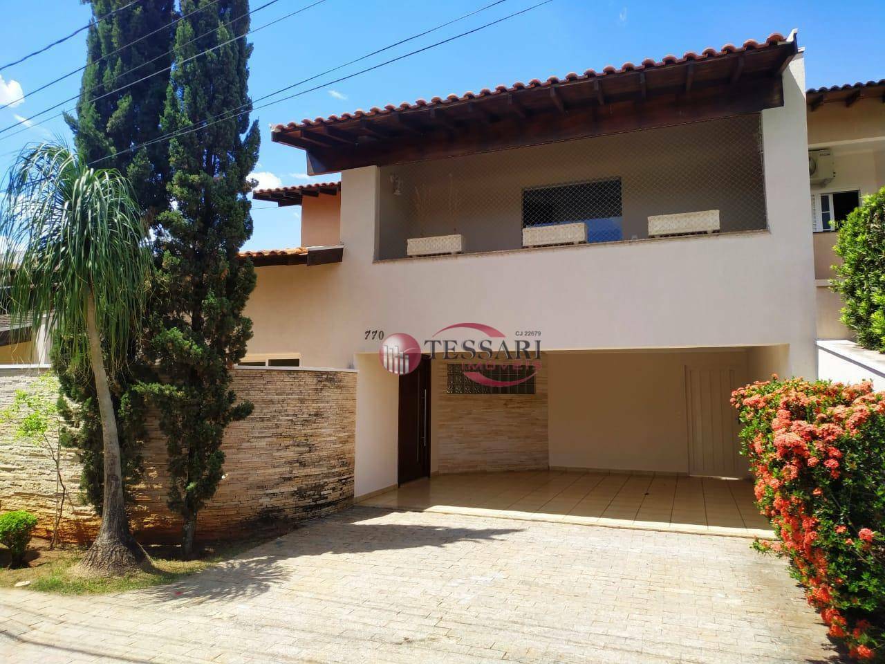 Casa à venda com 4 quartos, 450m² - Foto 1