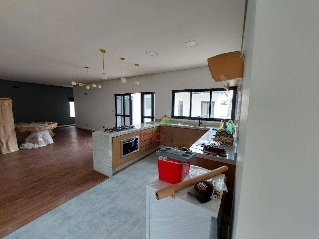 Casa de Condomínio à venda com 4 quartos, 238m² - Foto 2