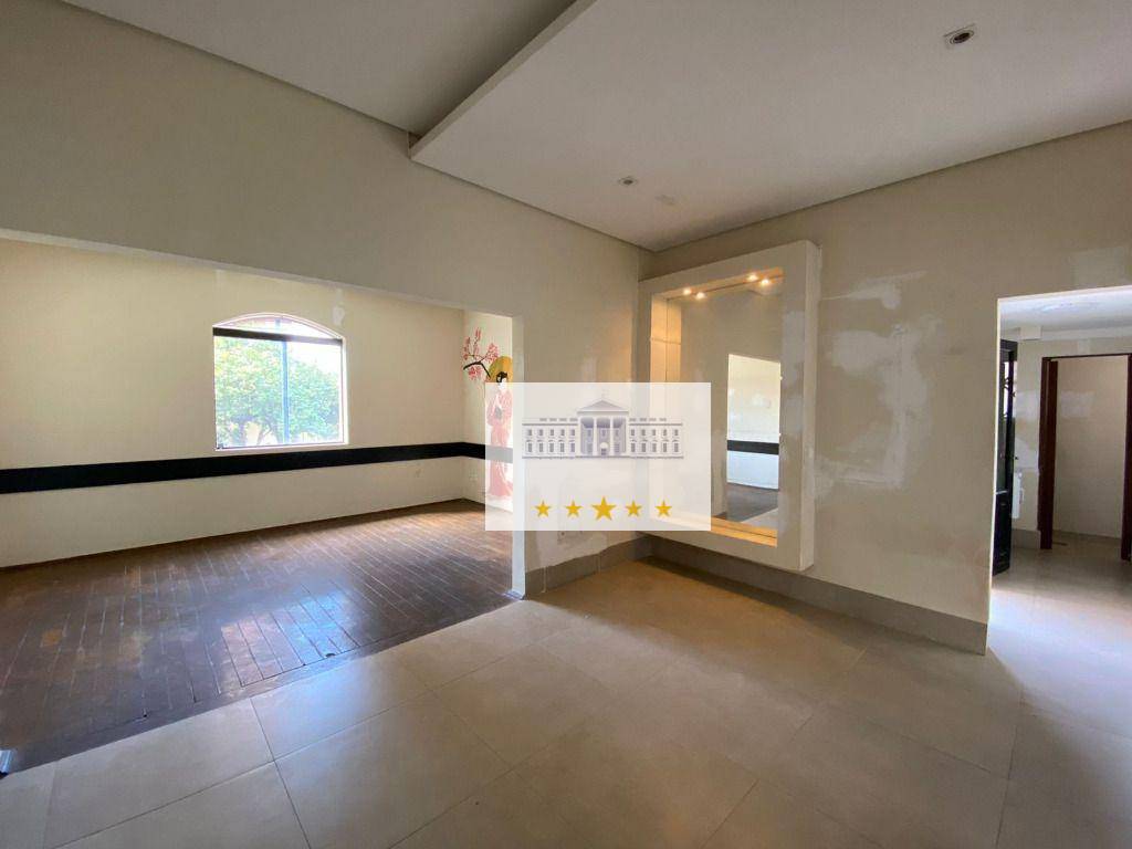 Casa para alugar com 3 quartos, 380m² - Foto 1