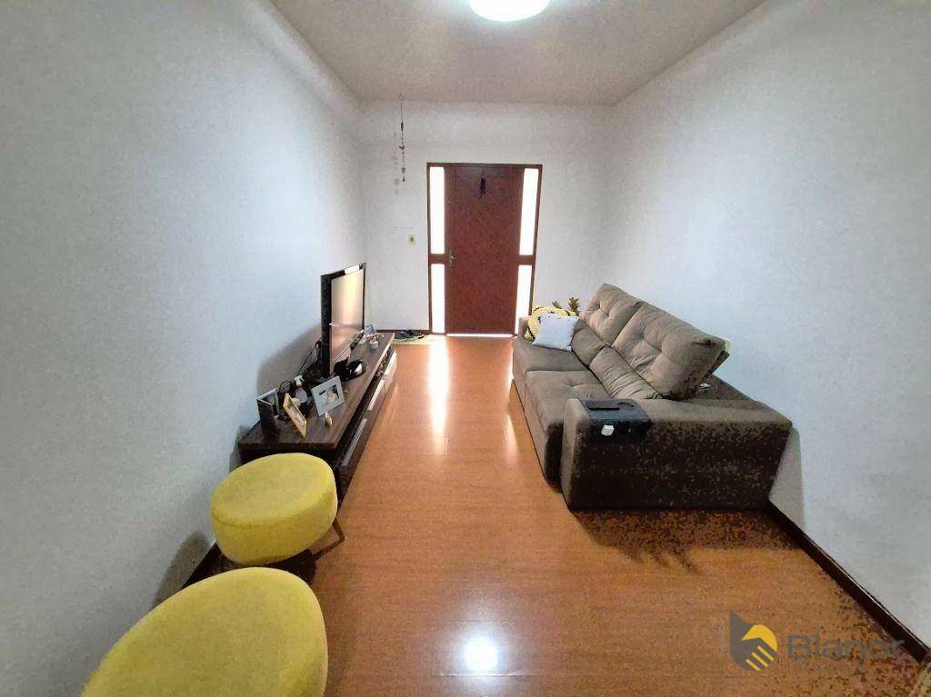 Casa à venda com 4 quartos, 190m² - Foto 4