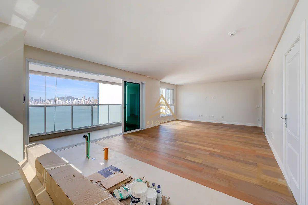 Apartamento à venda com 3 quartos, 160m² - Foto 2