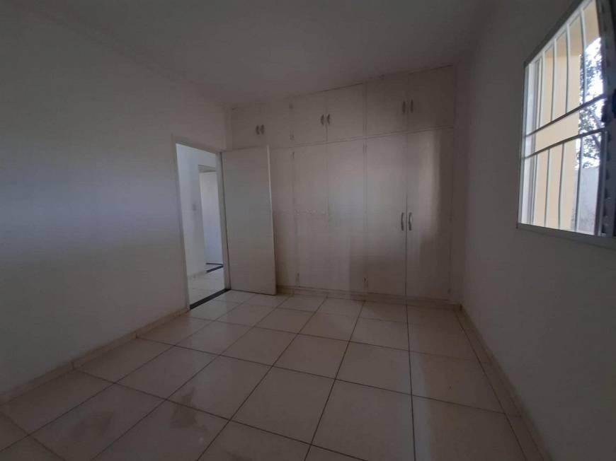 Casa para alugar com 3 quartos, 258m² - Foto 9