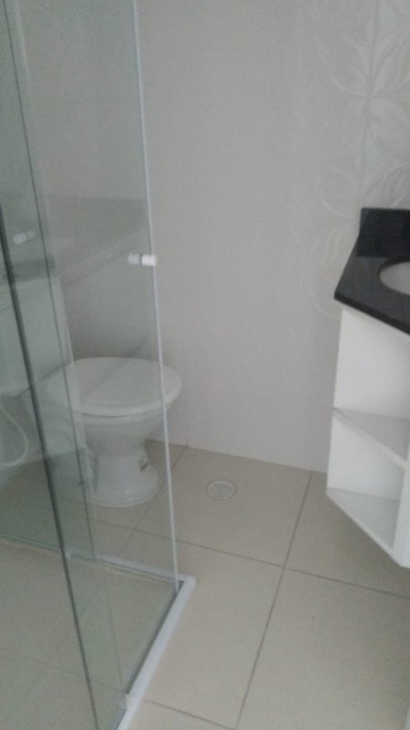 Apartamento à venda com 2 quartos, 70m² - Foto 2