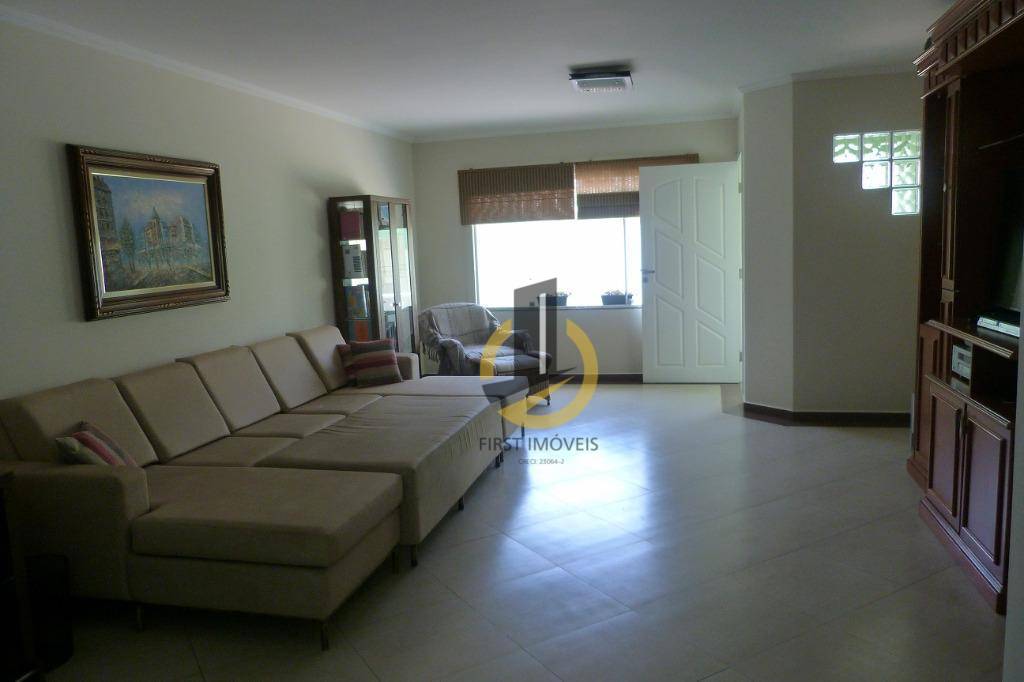 Sobrado à venda com 3 quartos, 300m² - Foto 2