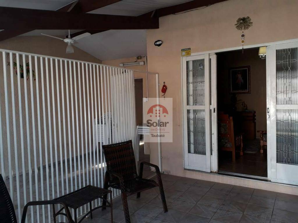 Casa à venda com 2 quartos, 140m² - Foto 1