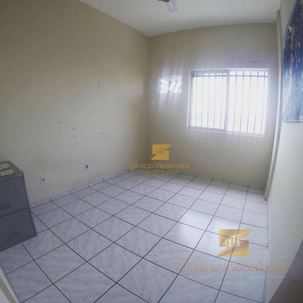 Apartamento à venda com 2 quartos, 79m² - Foto 2