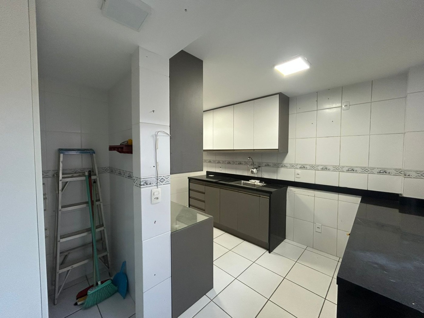 Apartamento para alugar com 2 quartos, 72m² - Foto 13