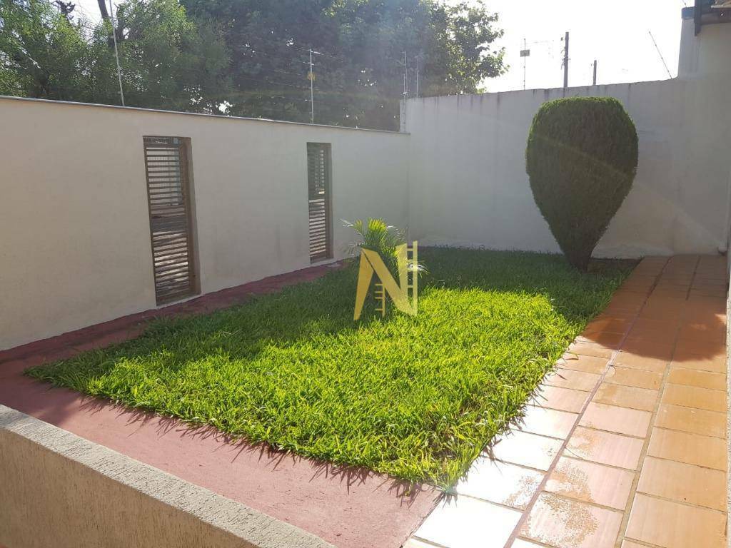 Casa à venda com 3 quartos, 95m² - Foto 1