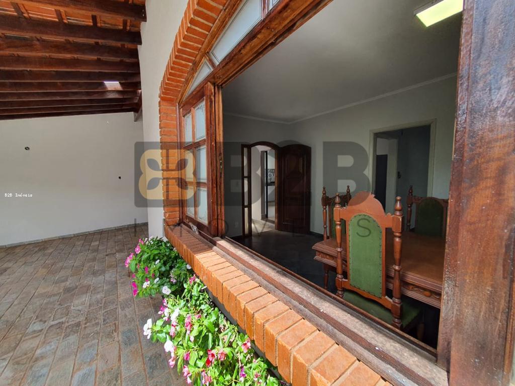 Casa à venda com 3 quartos, 245m² - Foto 6