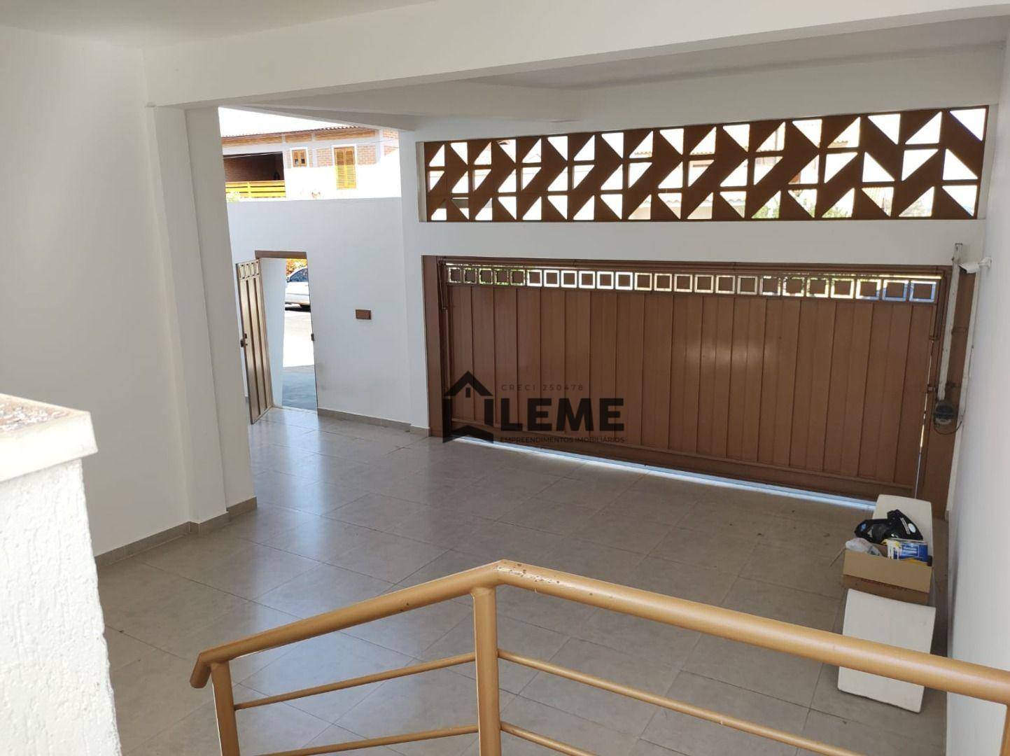 Casa à venda e aluguel com 3 quartos, 450m² - Foto 4