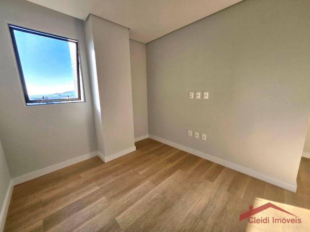 Apartamento à venda com 3 quartos, 119m² - Foto 13