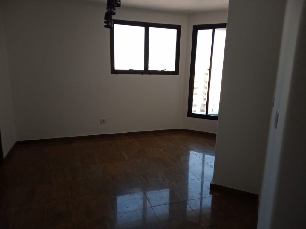 Apartamento para alugar com 4 quartos, 220m² - Foto 8